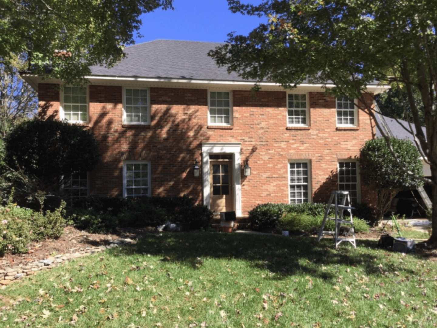 Brick home before refinishing
